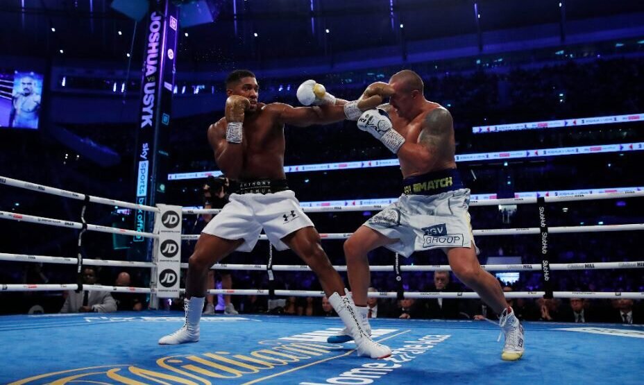    Александр Усик отомстил за Владимира Кличко, который когда-то проиграл Джошуа. Фото: Reuters