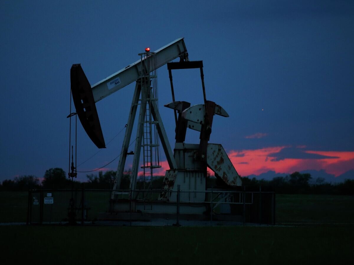   Нефтяной станок-качалка в Оклахома-Сити© AP Photo / Sue Ogrocki