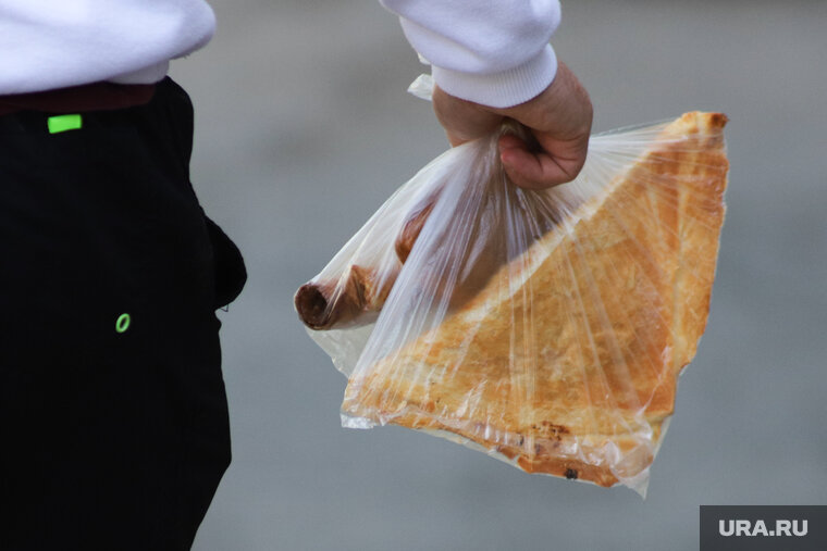    Запланированные для покупки продукты уже могут храниться дома, отметил Сергей Морозов