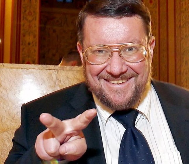 Сатановский нескучный персонаж. Не поспоришь...