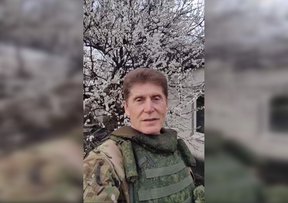     Губернатор посетил небольшой храм. Фото: принтскрин видео