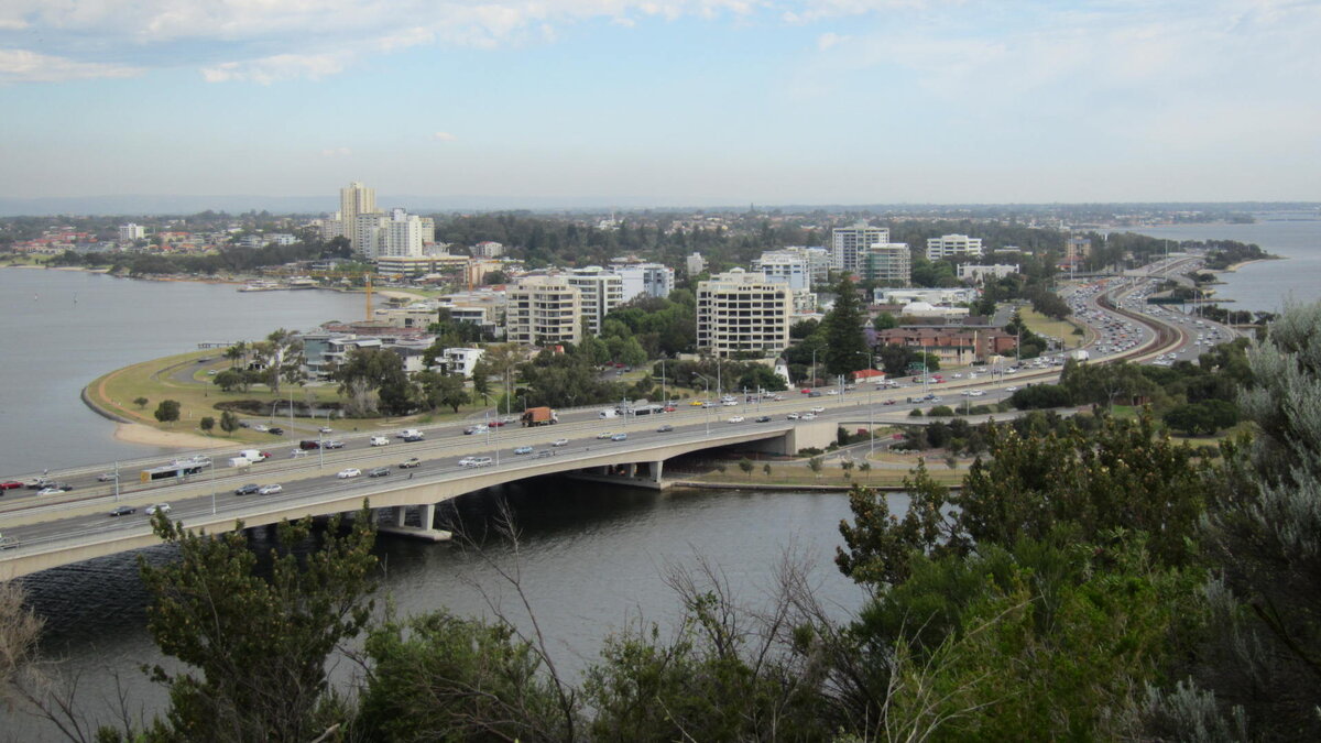 Вид из Ботанического сада на Перт