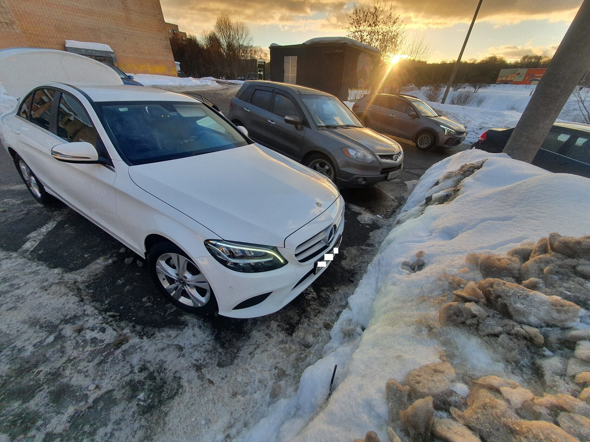 Что касается современной компоновки  автозвука в автомобилях Mersedes-Benz, то она совершенно нелогична.-2