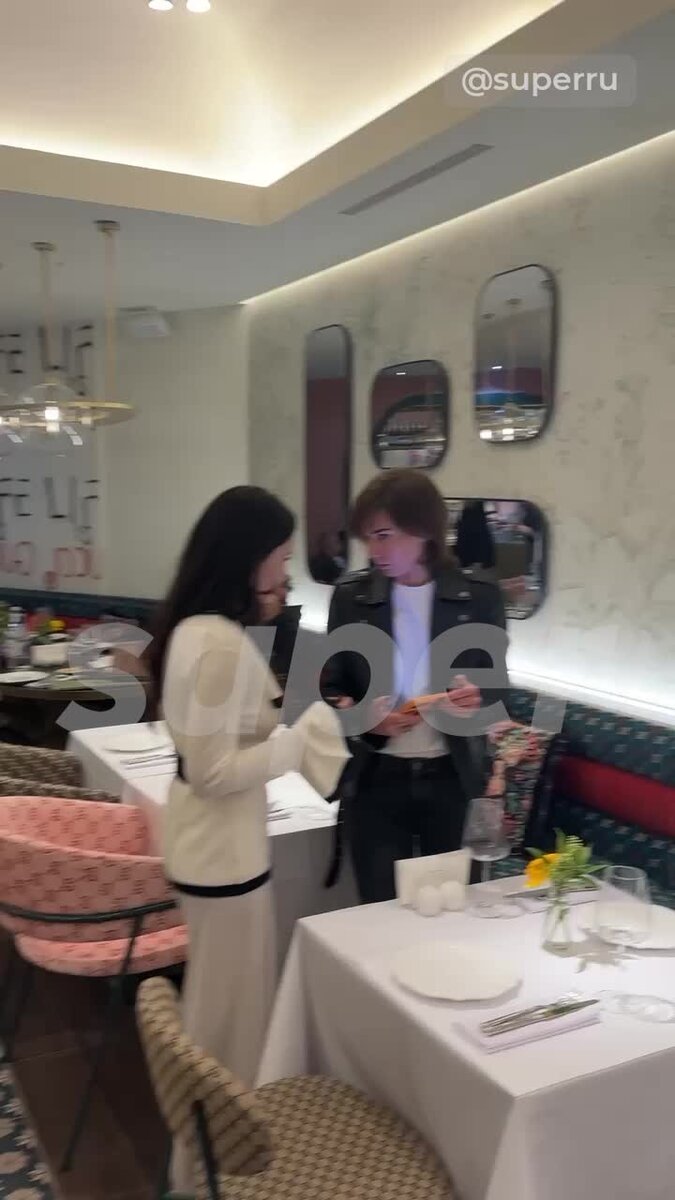    Интерьер Gucci Cafe Видео: эксклюзив Super