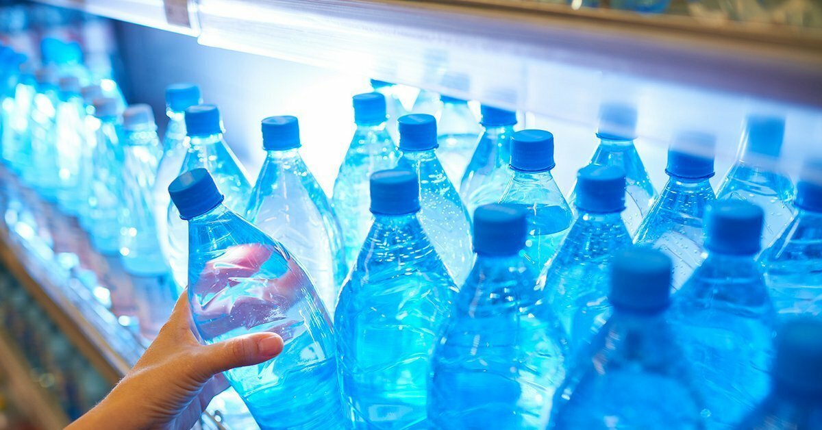 Многие пользователи, заботясь о здоровье, перестали пить воду из крана и полностью перешли на бутилированную продукцию.