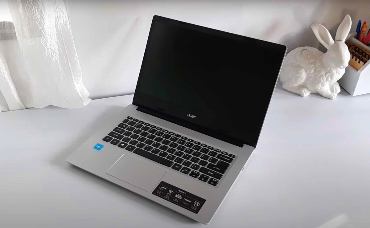 Компания Acer является ключевым игроком на рынке доступных 17-дюймовых ноутбуков. Сегодня мы рассмотрим Aspire 3 (технический номер A317-54).