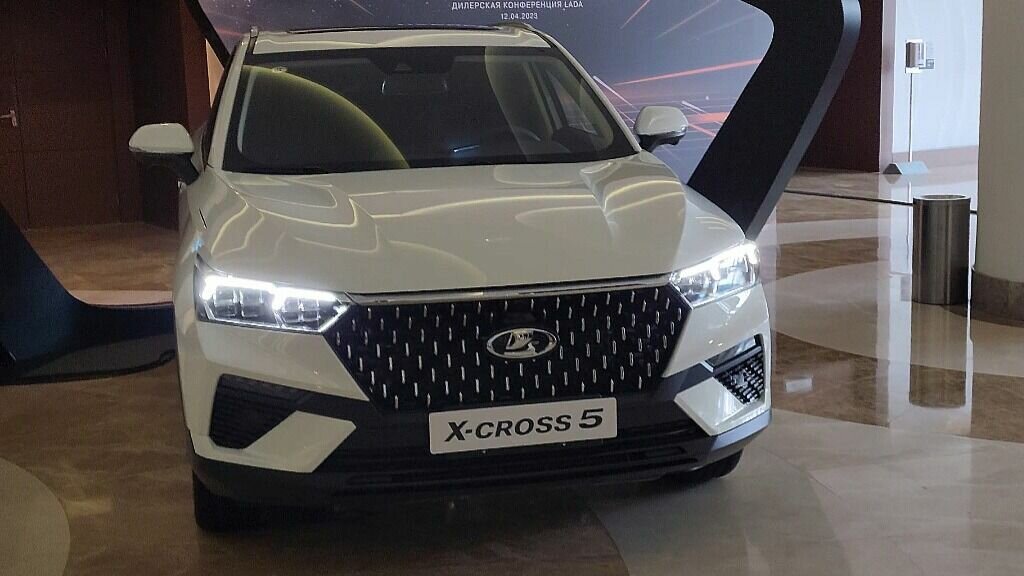 АвтоВАЗ показал свой новейший кроссовер, но общественность от него не в ...