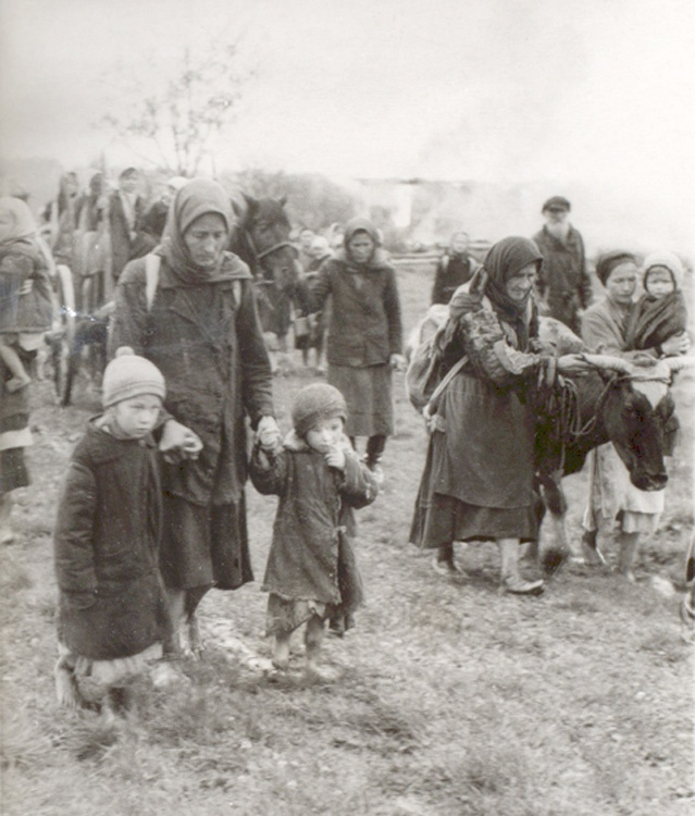 Деревня мирных жителей. Зверства немцев в годы войны 1941-1945. Зверства фашистов села 1941. Зверства Большевиков 1945.