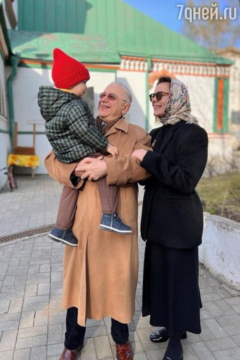    Евгений Петросян и Татьяна Брухунова Социальные сети