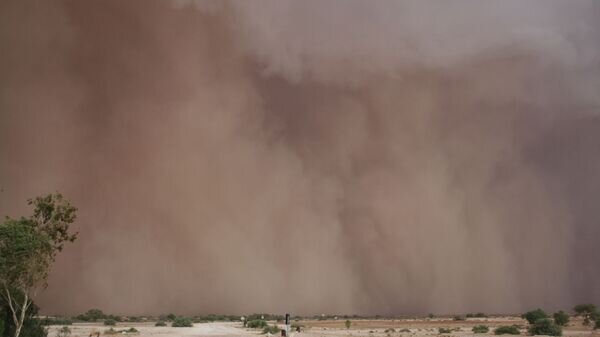    CC BY 2.0 / Sydney Oats / Dust Storm Mungerannie South Australia