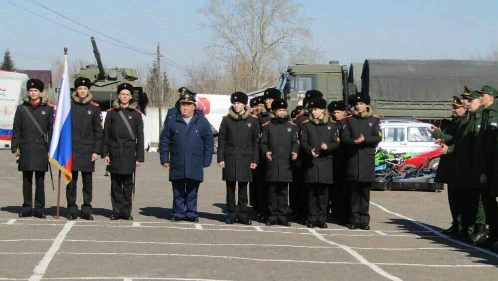     Построение прошло на плацу областного сборного пункта.