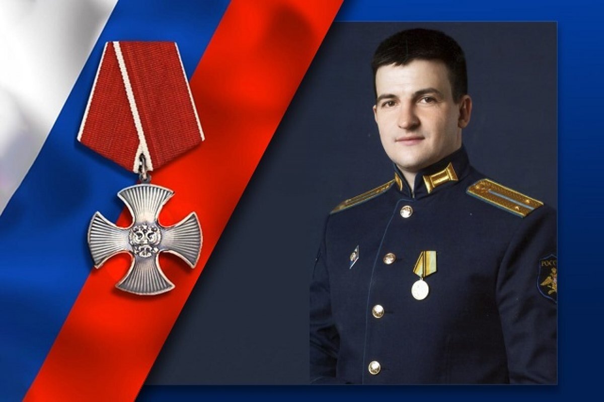    Евгений Петров всегда знал, что его путь будет непростым.