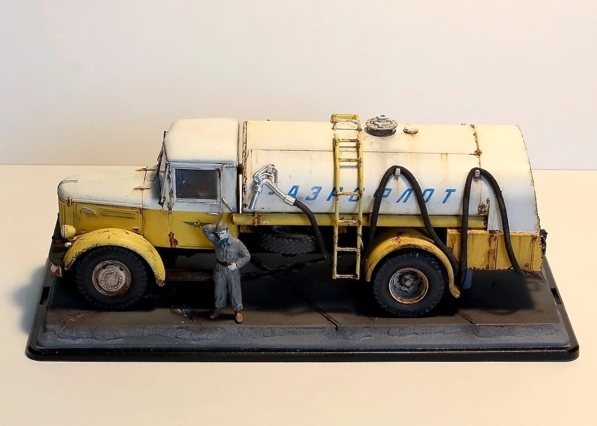 Топливозаправщик ТЗ-200. Фото автора модели.