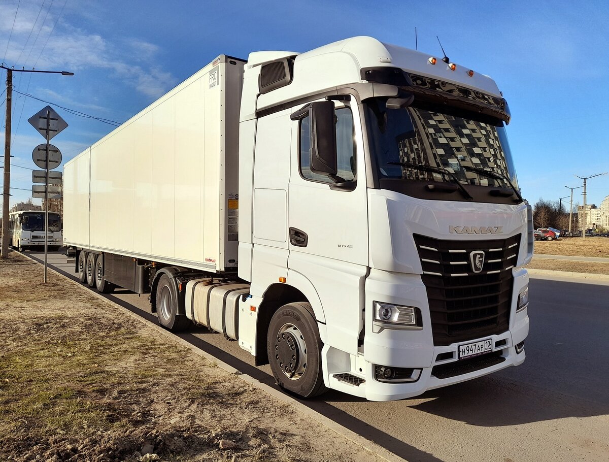 Камаз к5 2024. КАМАЗ к5. КАМАЗ к5 интерьер. КАМАЗ к5 серебристый. КАМАЗ к5 тюнинг.