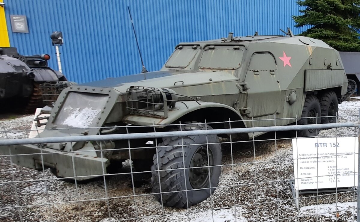 Не могу дождаться появления в СВО БТР-152. А что? Нормальная машина! Сегодня такой дизайн снова в моде.