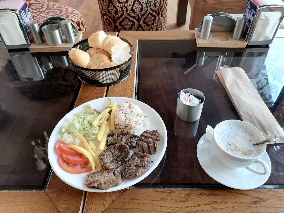 Кёфте - турецкие котлетки. Из личного архива. 