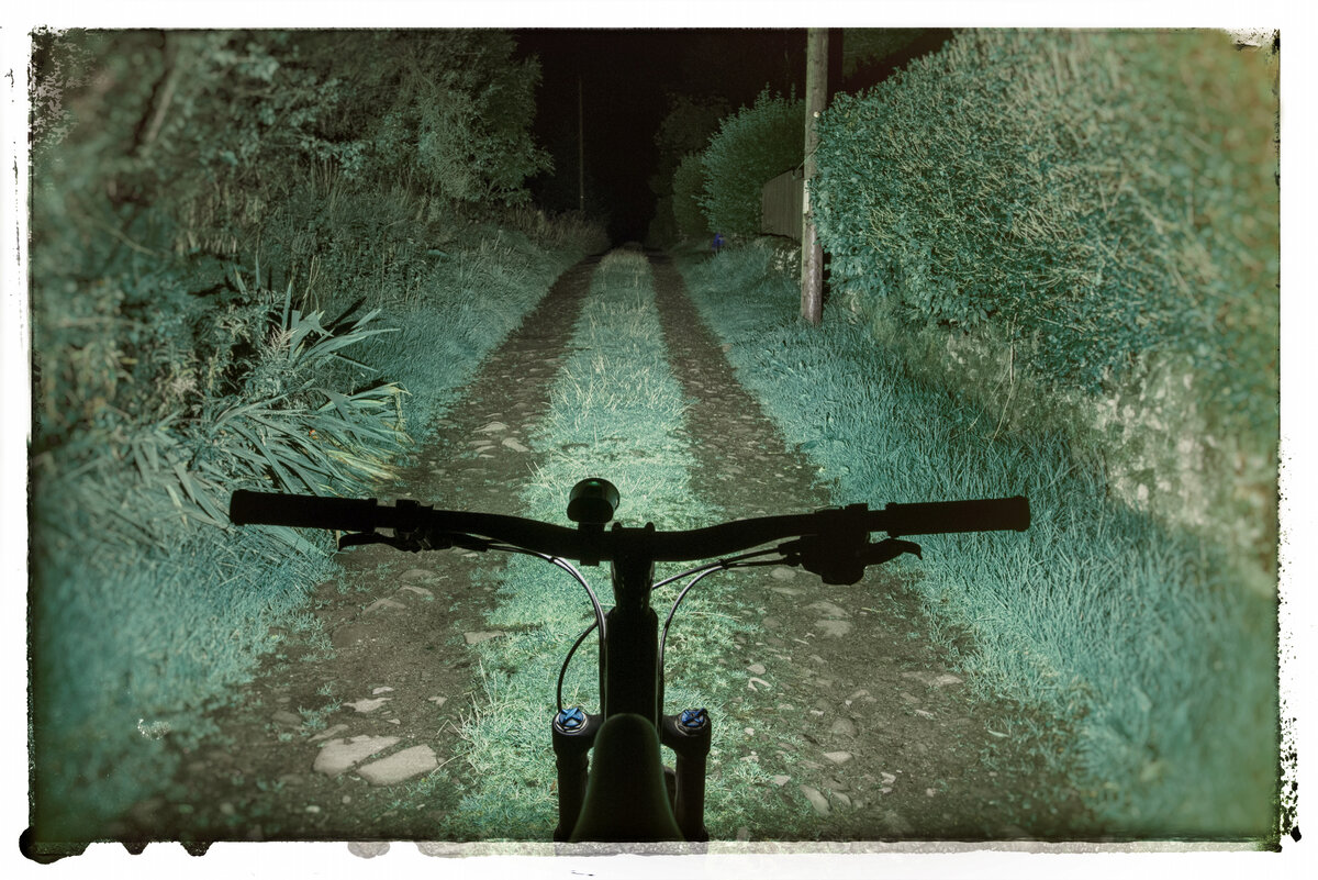 Так светит хороший фонарь