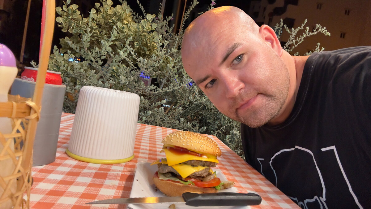 Заработать на кусок хлеба с котлетой и сыром - вот это проблема.