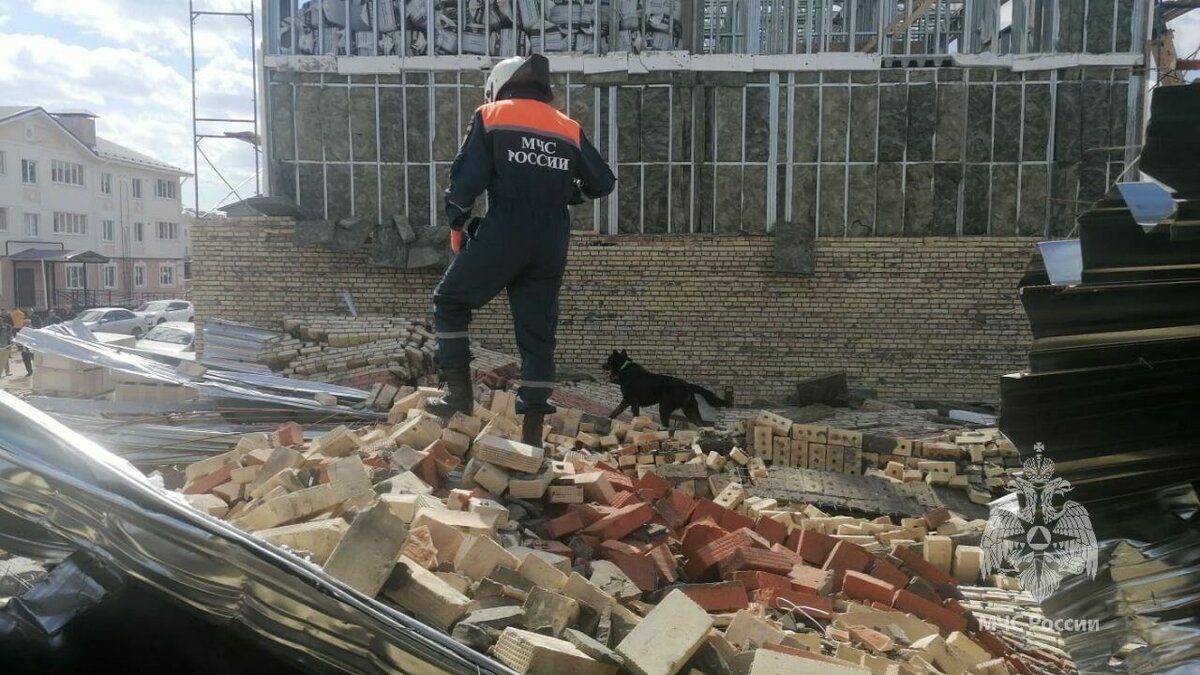     Под завалами обрушившейся в Куюках кирпичной кладки не обнаружили пострадавших. Дежурная бригада скорой помощи уехала оттуда. Об этом Inkazan сообщили в пресс-службе управления здравоохранения Казани.