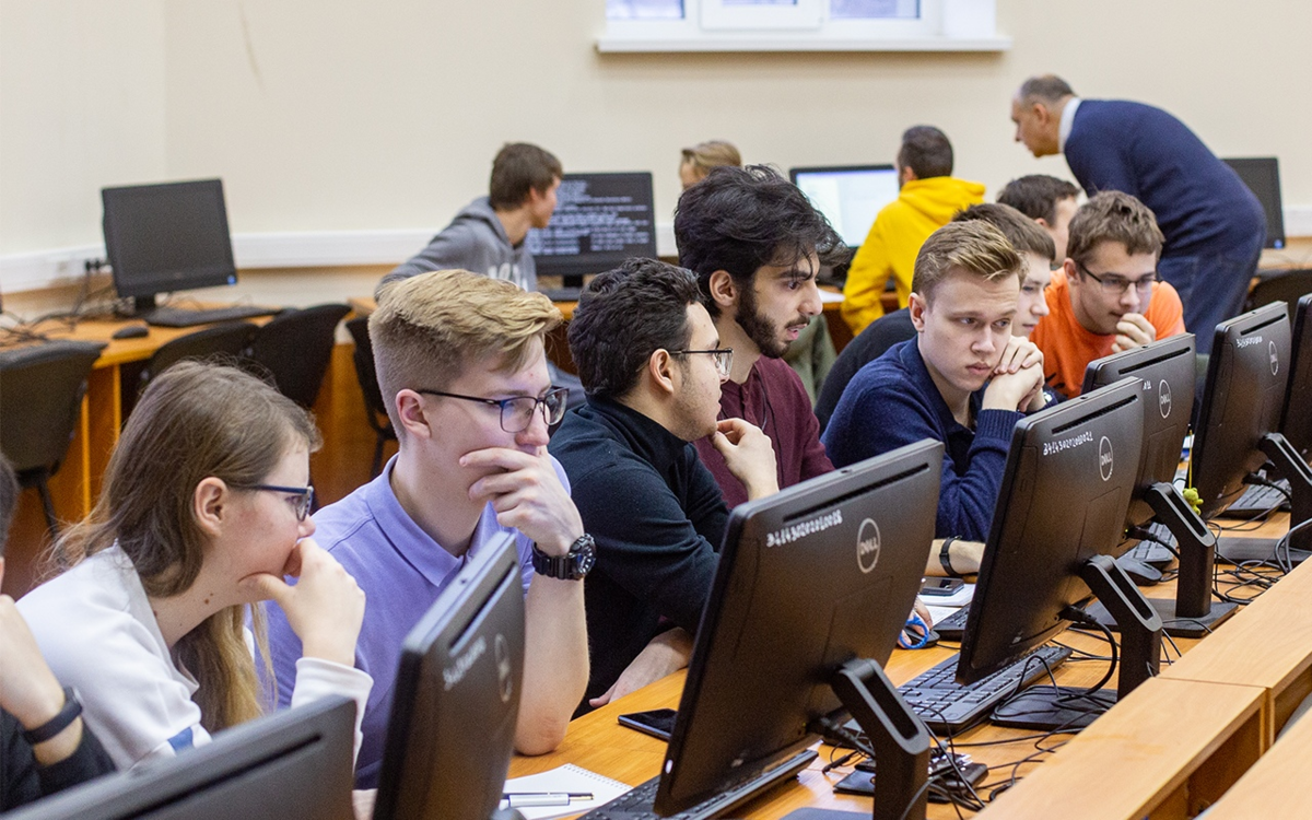 Питер институт с информатикой. Молчанов гуап. Информационные технологии в вузе. Вузы петербурга информатика. Специальности по направлению информатика и вычислительная техника.