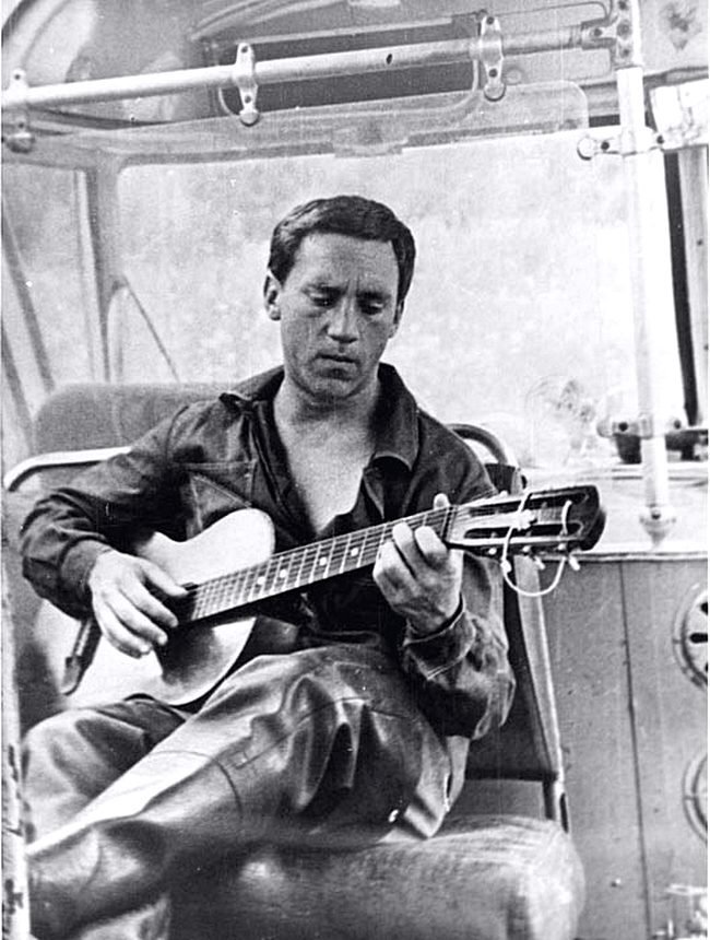 Владимир Высоцкий в деревне Выезжий Лог перед съёмками фильма "Хозяин тайги".