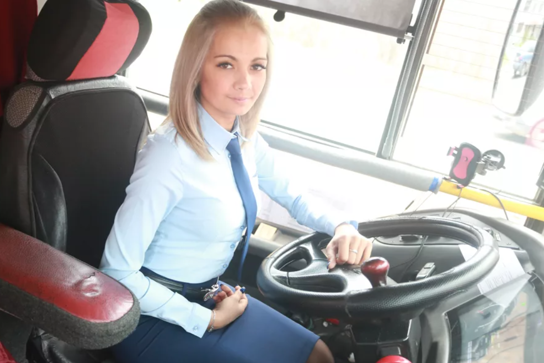 Жанна Македонова водитель автобуса Казань. Анжелика Ларсон дальнобойщица. Жанна Македонова Казань. Девушка водитель автобуса.
