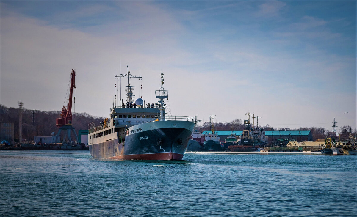 ХСЗ (входит в ОСК) приступил к испытаниям краболовного судна "Омолон"