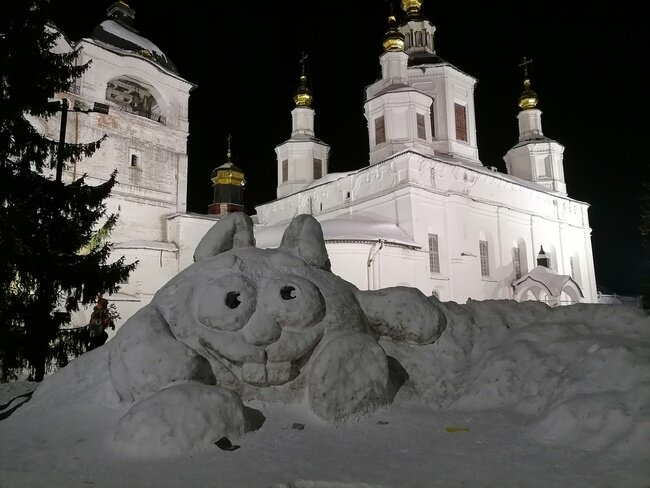 Горка есть, храм есть, елка есть и опять не та.