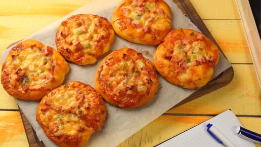 Мини-пицца с колбасой и сыром
