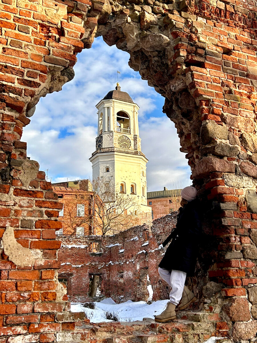 Старый кафедральный собор (сейчас руины) и Часовая башня