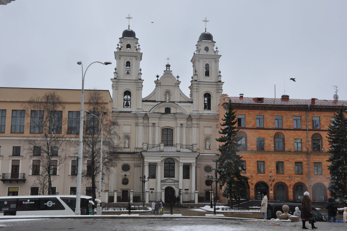 Верхний город Минска. Маленький городок в центре большого миллионного  города. Прогулка по площади Свободы. | Увидеть новое, узнать прошлое | Дзен