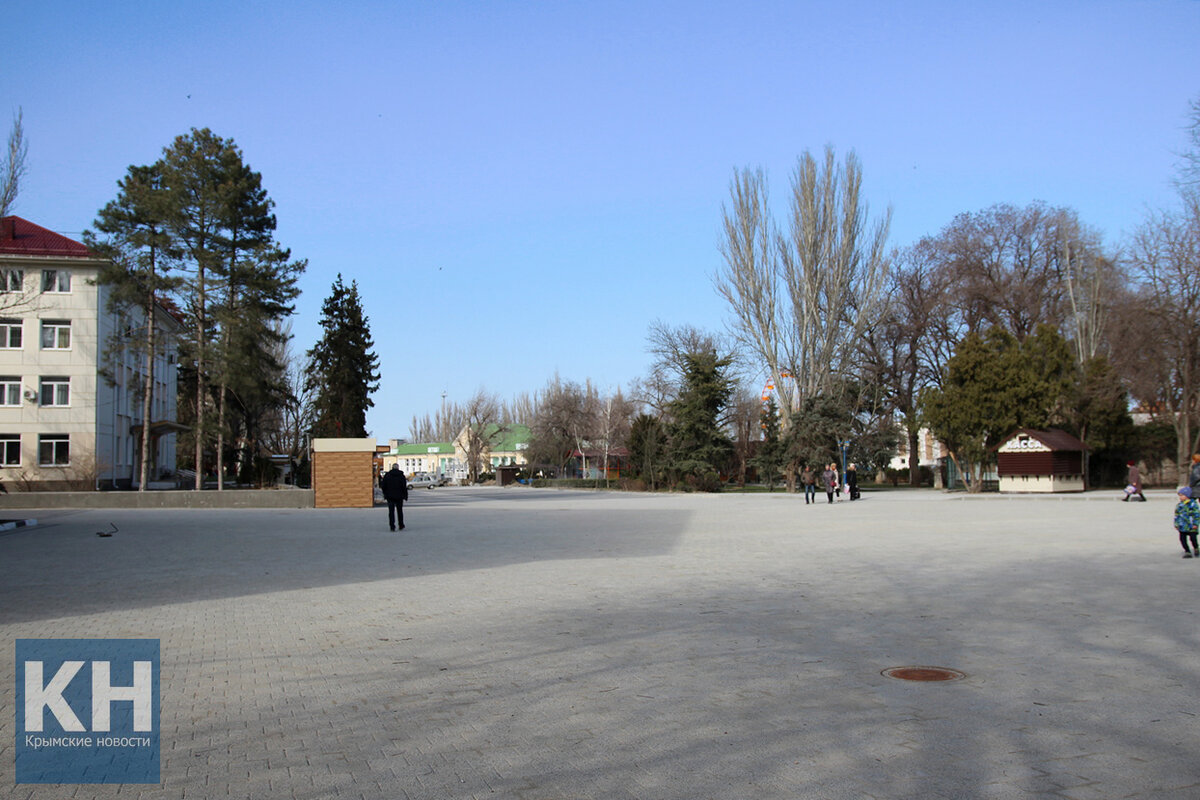 Площадь у кинотеатра "Крым" под новой плиткой