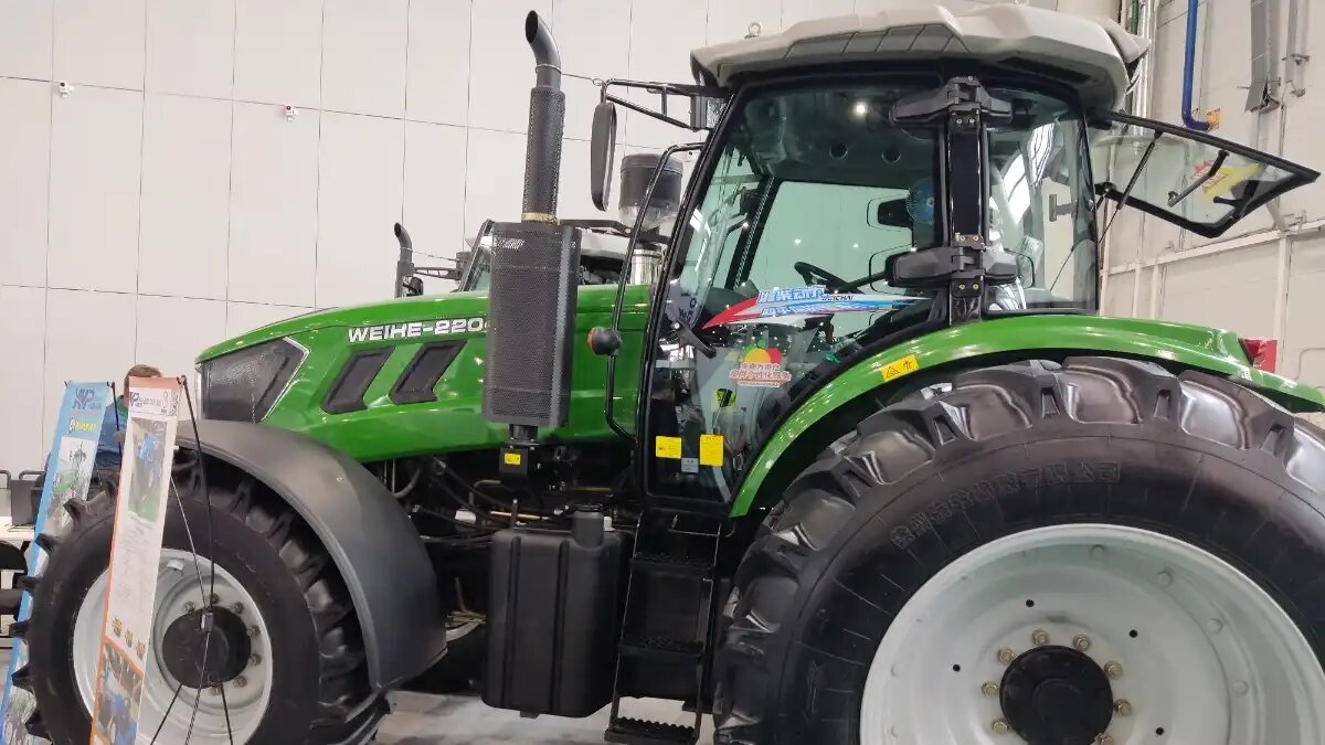 Фото: glavpahar.ru Самый мощный в линейке WEIHE китайский трактор WEIHE 2204