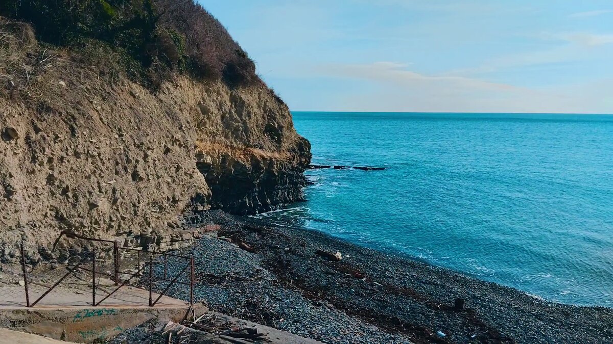 Вид на пляж с лестницы 