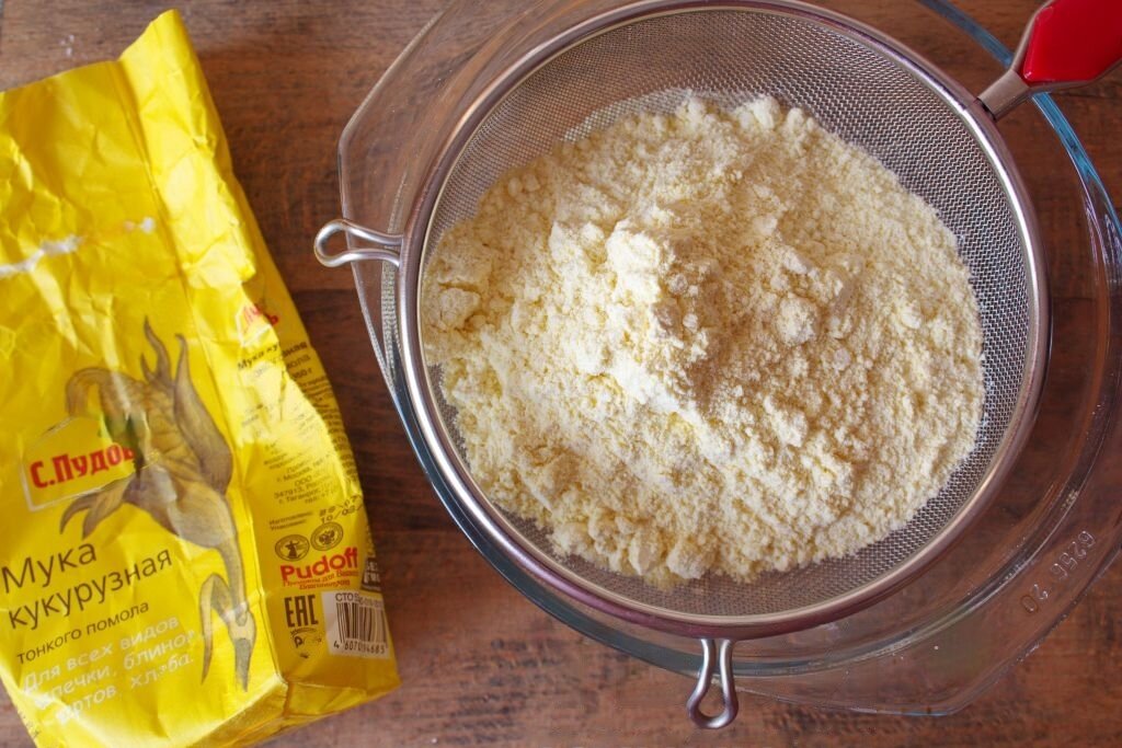 Кукурузную муку просеять