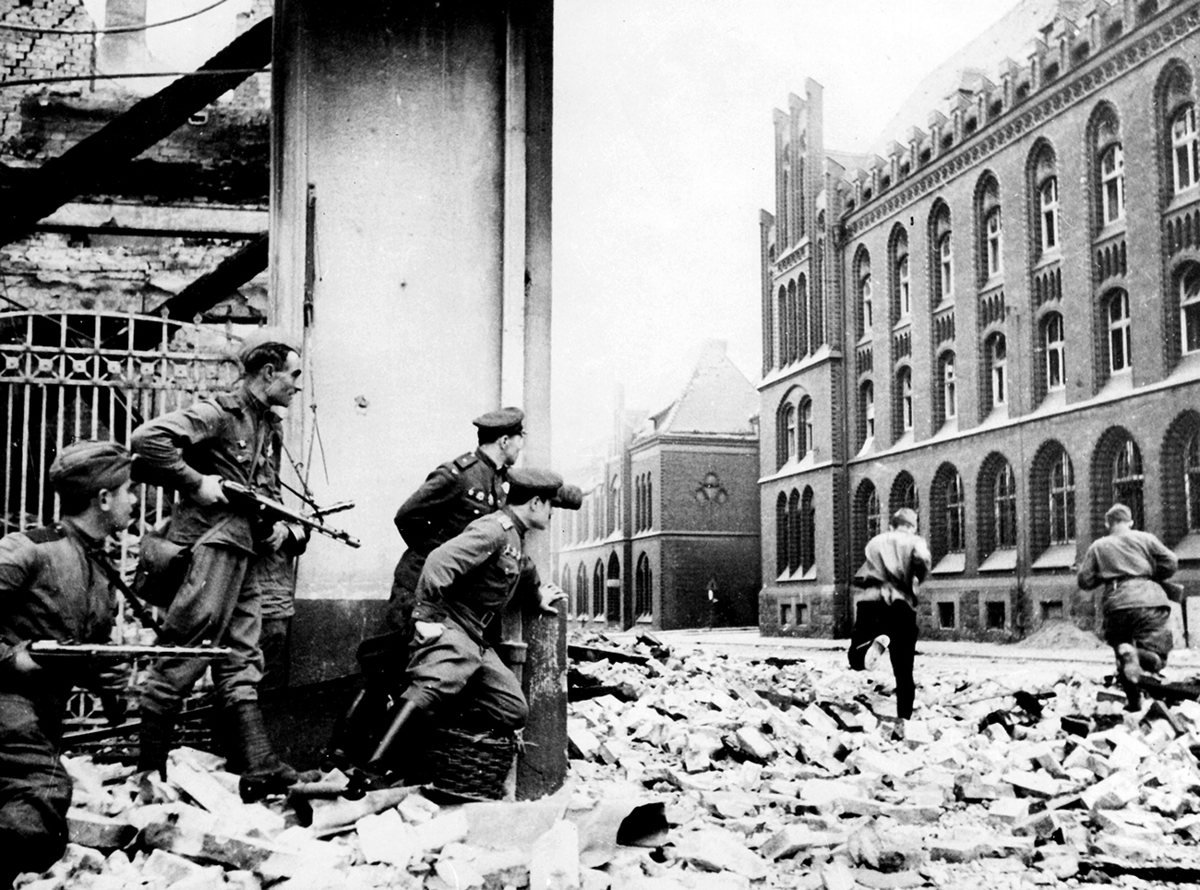 Советские войска в Берлине 1945