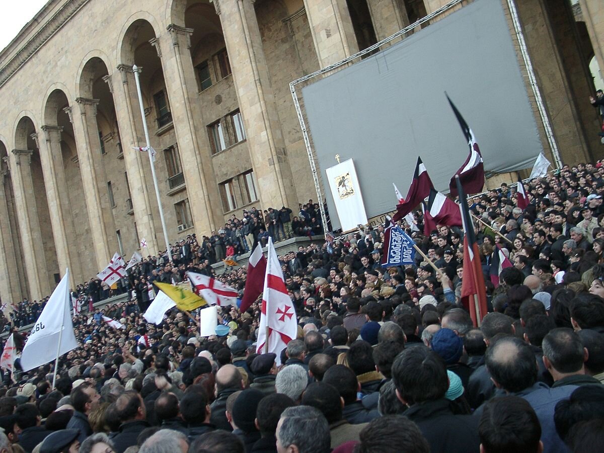2003 год революция Роз. Все то же самое