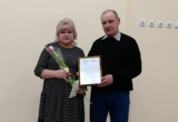    Семье участника СВО из Шарлыкского района вручили благодарственное письмо Кристина Просвиркина