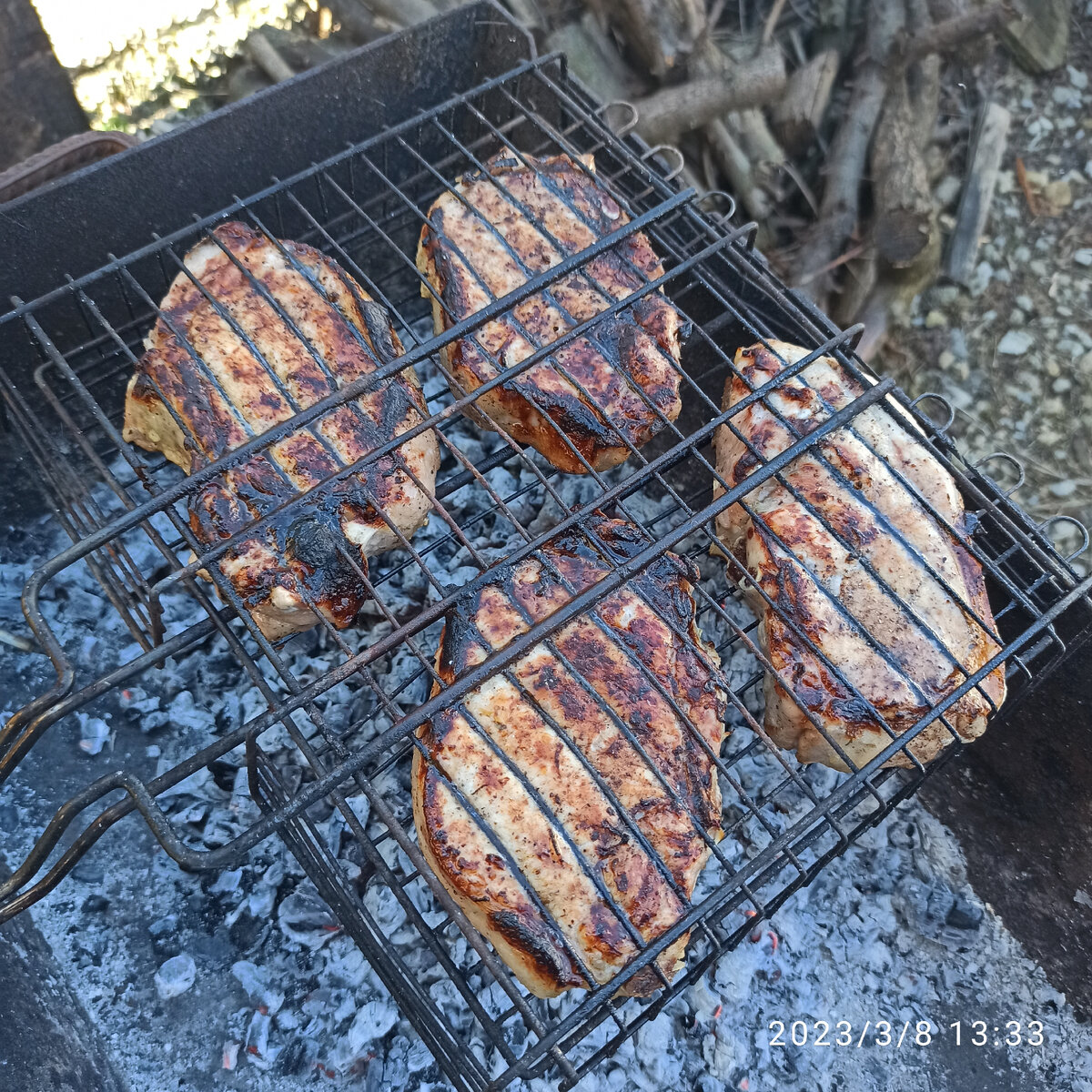 Очень хотелось свинку, обязательно на косточке, и прям с пылу с жару. Желание осуществилось