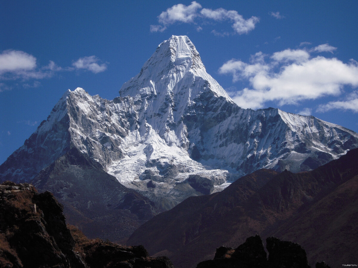 Everest best. Гора Эверест(Джомолунгма). Гималаи Эверест. Пик Джомолунгма. Вышина горы Эверест.