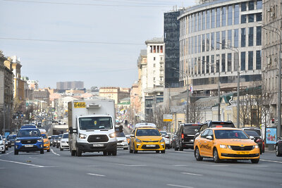    Дорожное движение в Москве весной ©Александр Манзюк РИАМО