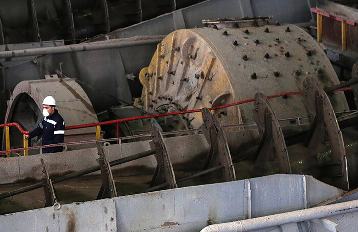    Химический цех на гидрометаллургическом заводе в Краснокаменске. На заводе производится переработка урановой руды и получение концентрата природного урана.Сергей Бобылев/ТАСС