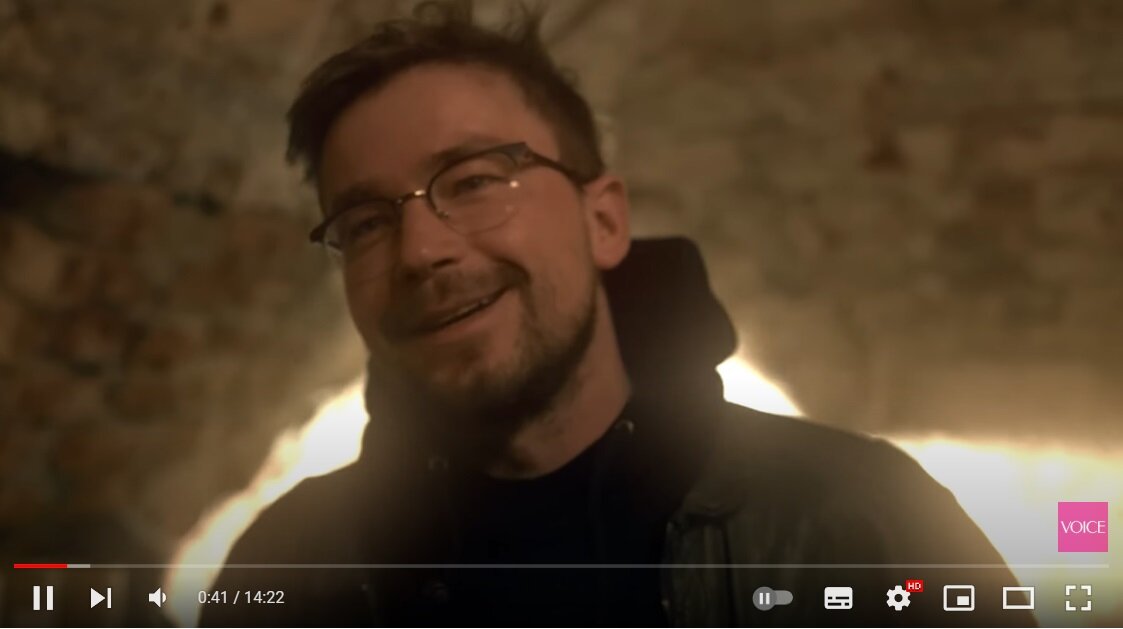 Фото: скриншот видеозаписи 27. «ЭКСКЛЮЗИВ VOICE: АЛЕКСАНДР ПЕТРОВ И АНАСТАСИЯ РЕЗНИК. Интервью к выходу фильма "Непослушная"» YouTube