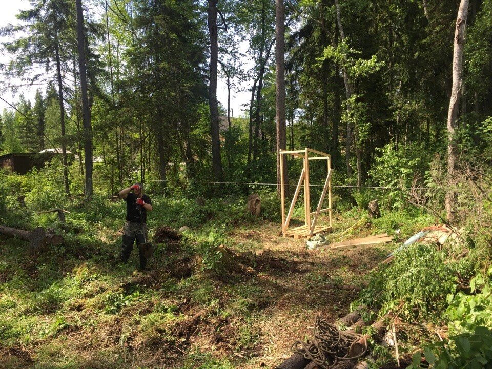 Мы купили участок 8 соток в Лен. области, просто кусок леса можно сказать, там был сделан только заезд и пару деревьев повалено. 