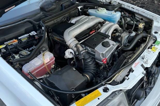 В США был продан "старенький" 28-летний Mercedes W124 за 152 607 долларов