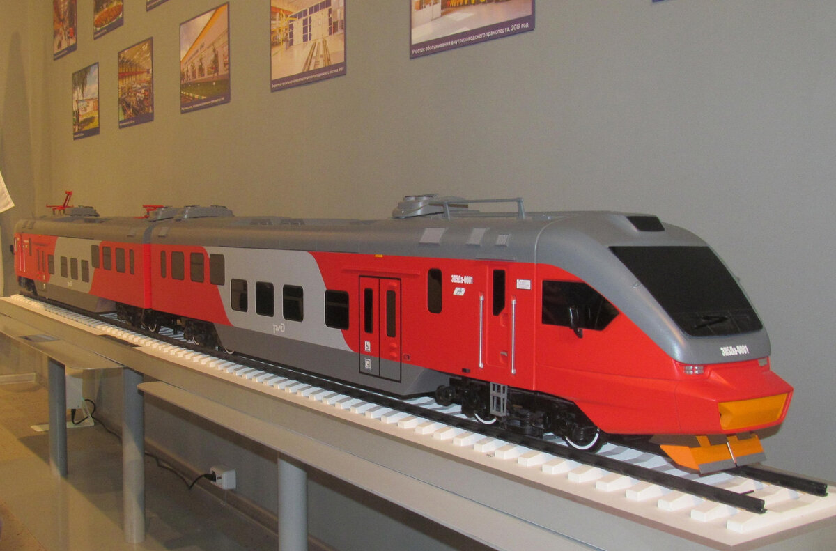 Фото макета ЭП5ДА на дне открытых дверей в Демиховском машиностроительном заводе в 2022 году. Автор Алексей Белов