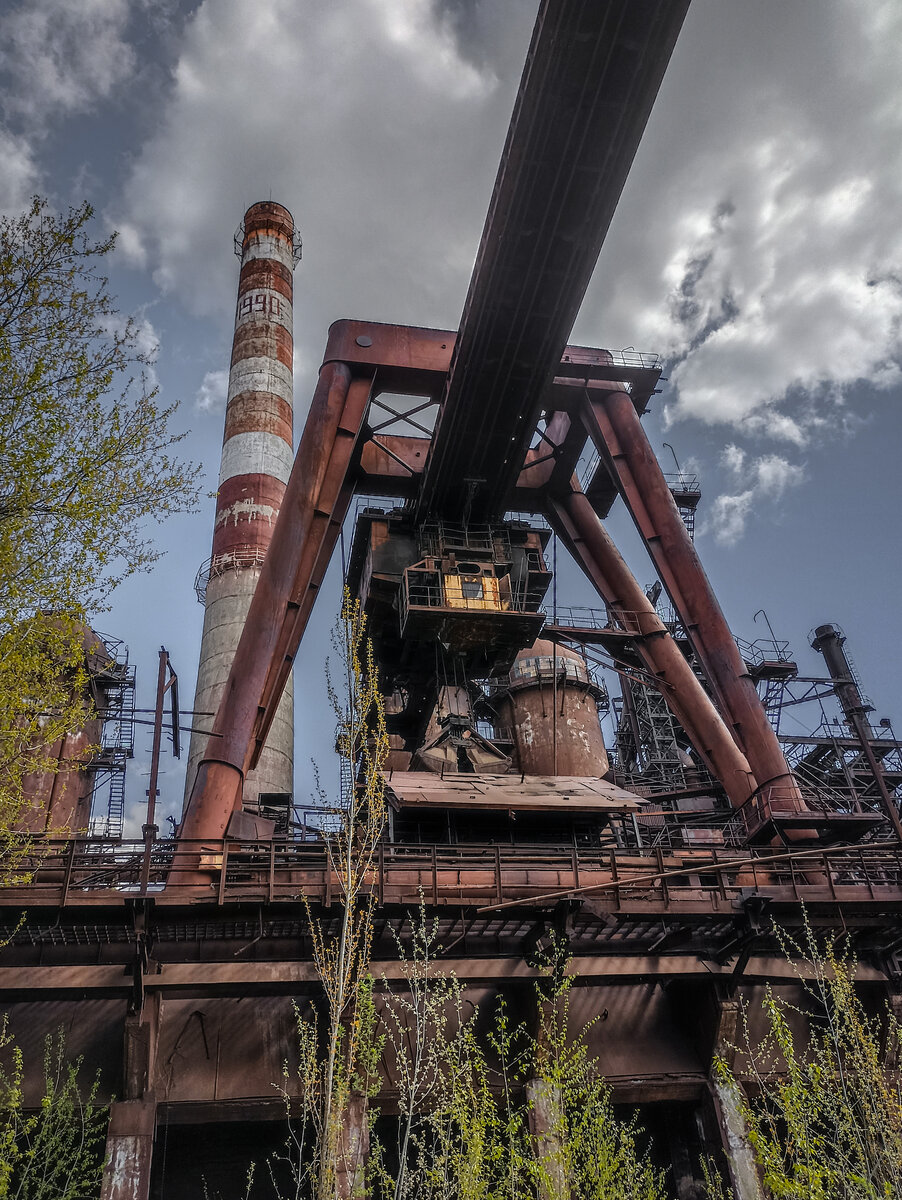 Грейферный кран с ковшом, высота 25м. photo: prizrak.stalk 