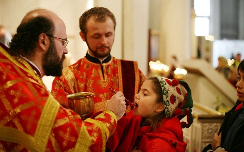 фотография получена из свободного размещения в сети интернет / таинство причащения