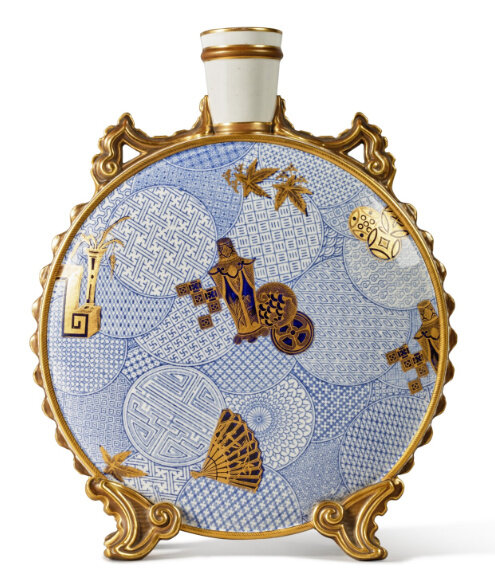 Лунная фляга. Англия, Royal Worchester, 1885 г. Онлайн-каталог аукционного дома Sotheby's. Эл. ресурс URL: https://www.sothebys.com/en/buy/auction/2022/design-17-20-silver-furniture-ceramics/a-large-royal-worcester-aesthetic-movement-moon