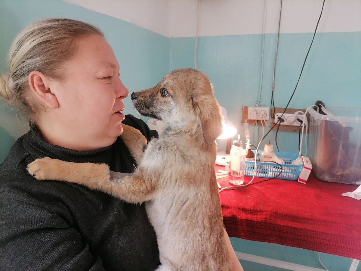 Александра с малышом, которого вылечила